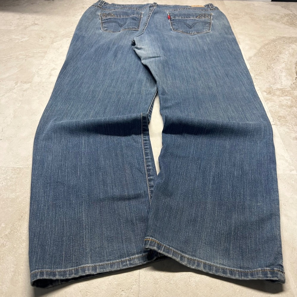 Levi's 512 Perfectly Slimming Straight Leg Blue Jeans Women Size 16 Medium Wash
